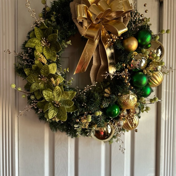 Green and Gold Christmas Wreath - Picture 5 of 5